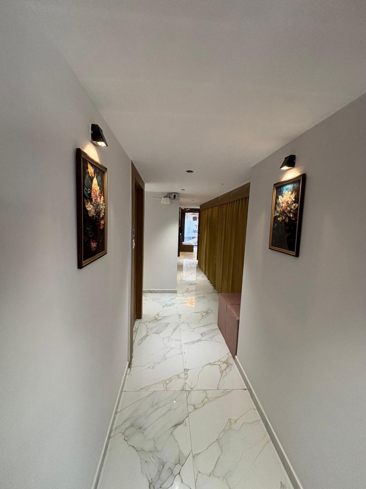 Hotel Phoniex Ahmedabad Esterno foto