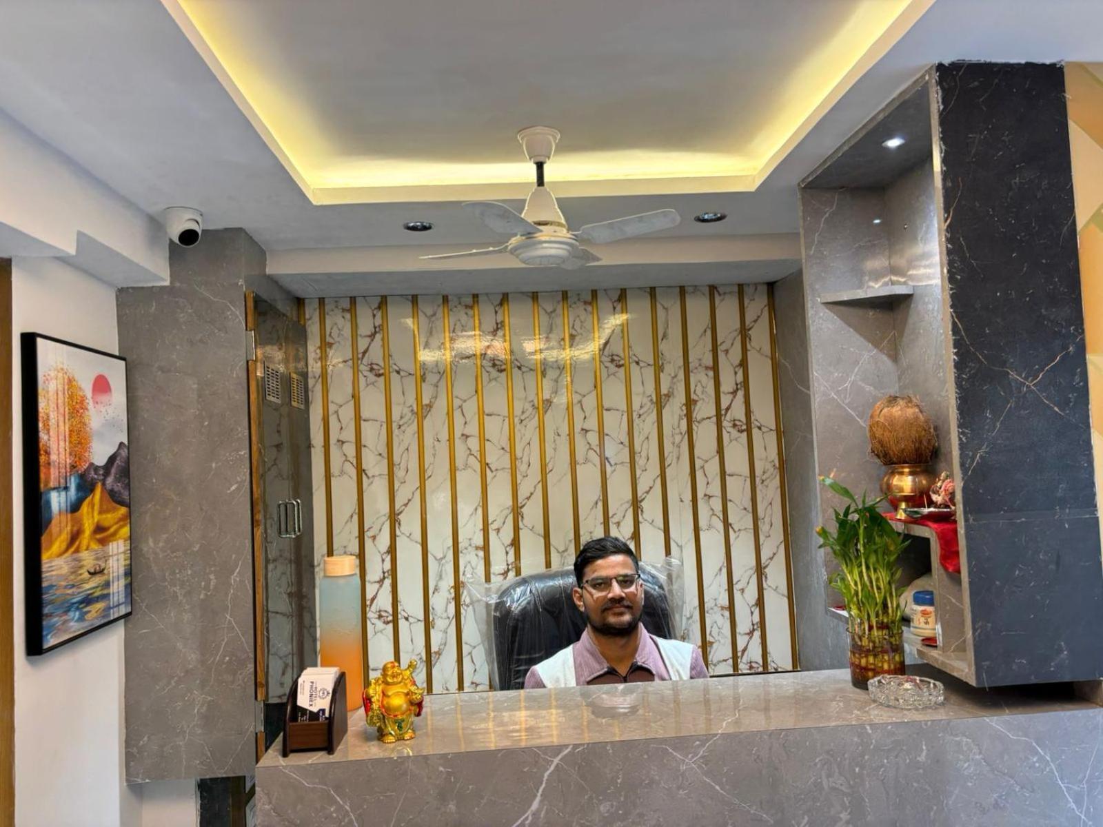 Hotel Phoniex Ahmedabad Esterno foto